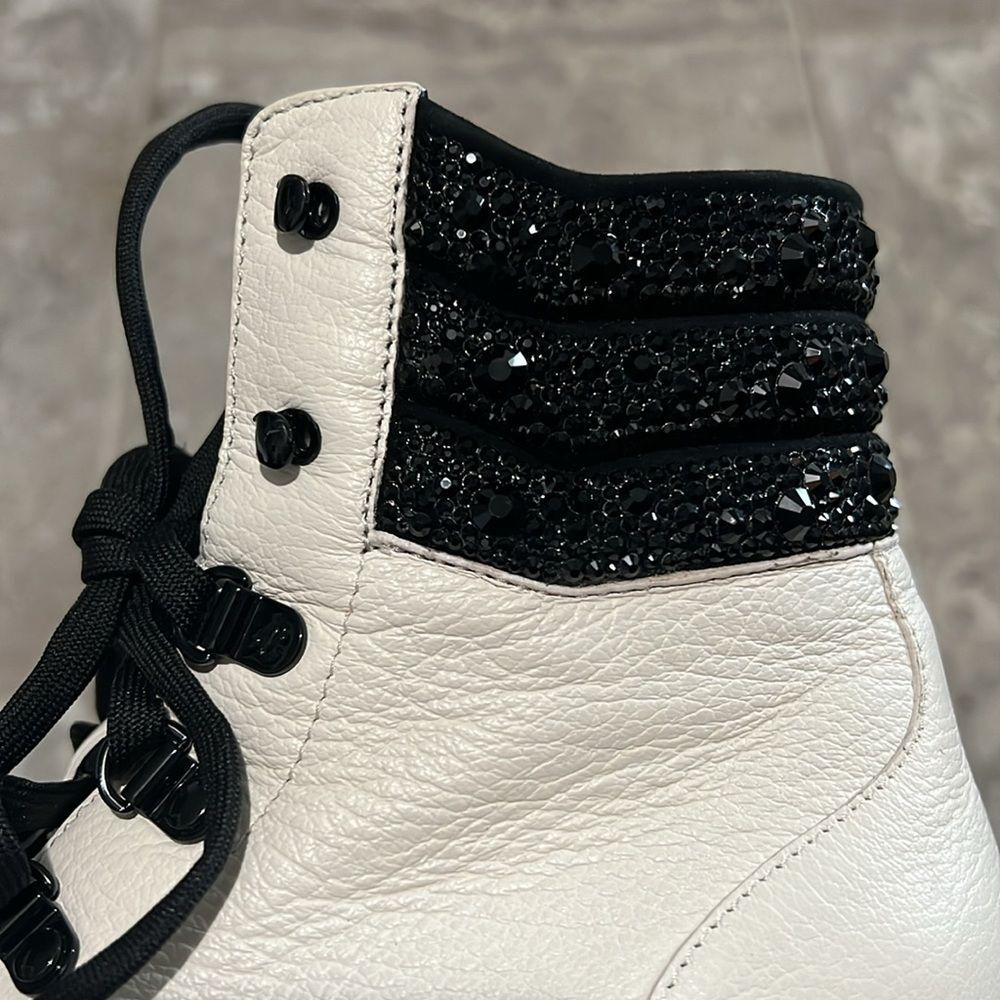 Jimmy Choo White Eshe Boots a Limited Edition, NWT, Size 39.5 - Picture 8 of 16